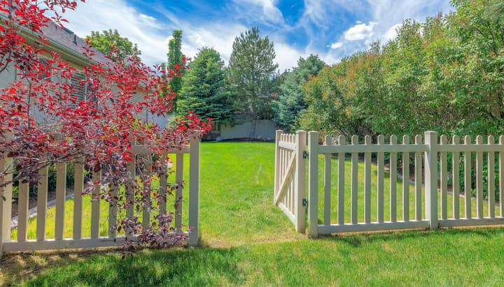 Fence gate installation services in Lexington